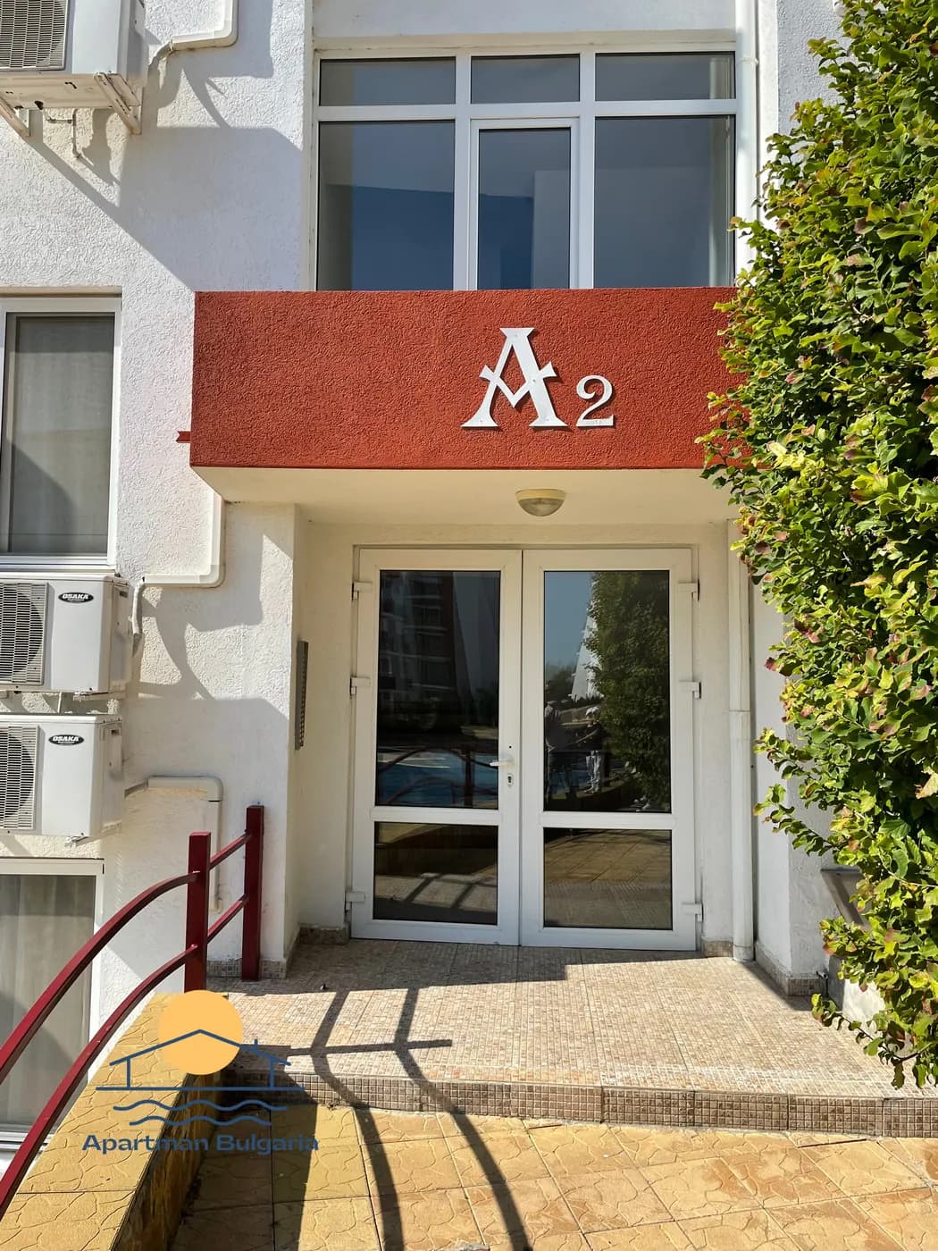 Vchod do apartmánového domu A2 v rezorte
